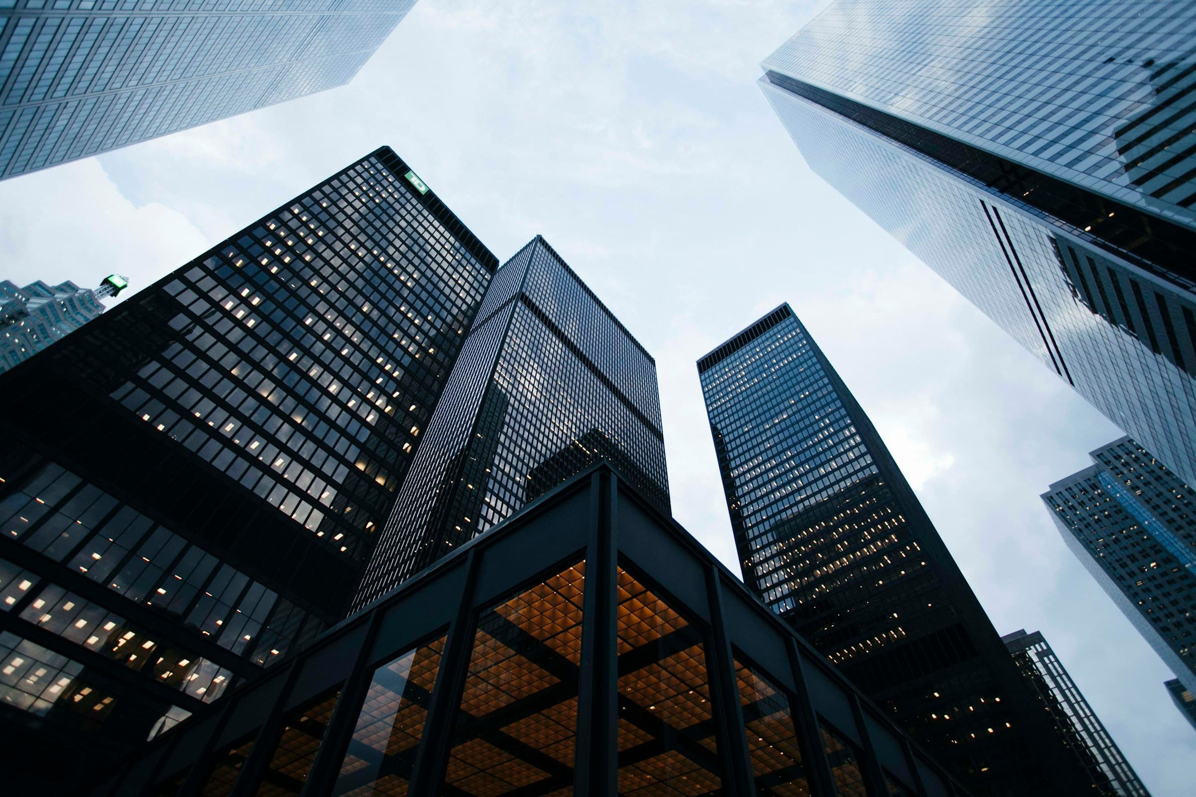 Vista de rascacielos corporativos